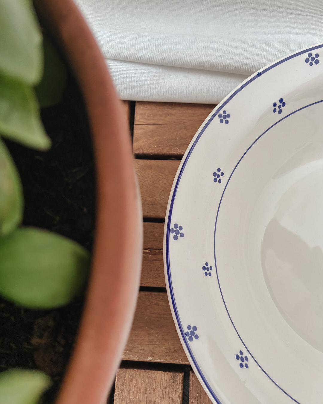 Schaal met blauw bloempatroon